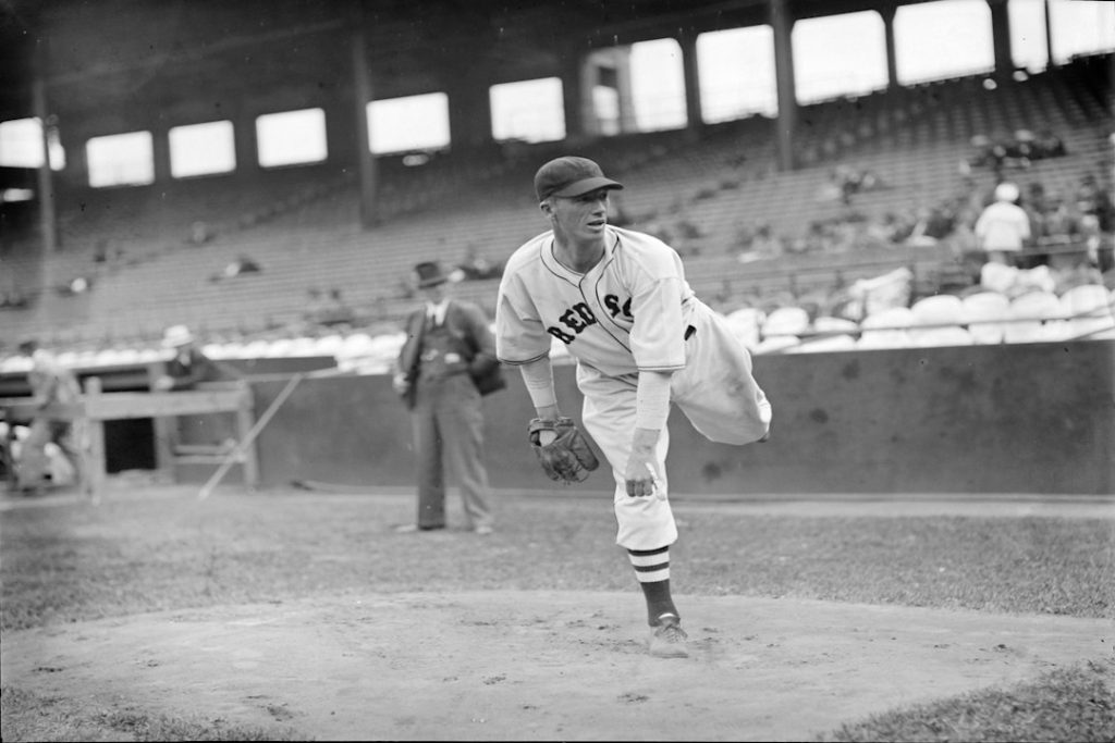 Lefty Grove calienta antes de un partido de los Red Sox