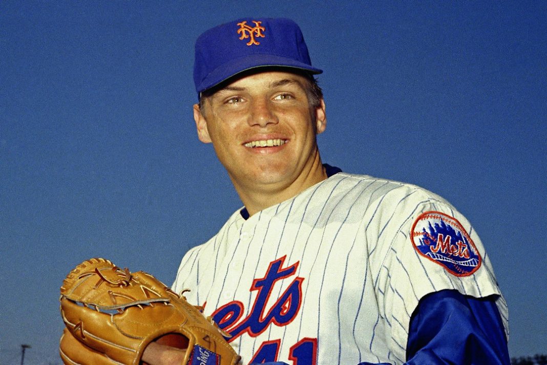 Tom Seaver vistiendo el uniforme de los New York Mets