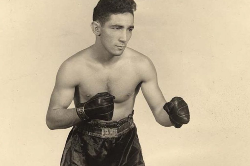 Willie Pep posando para una foto