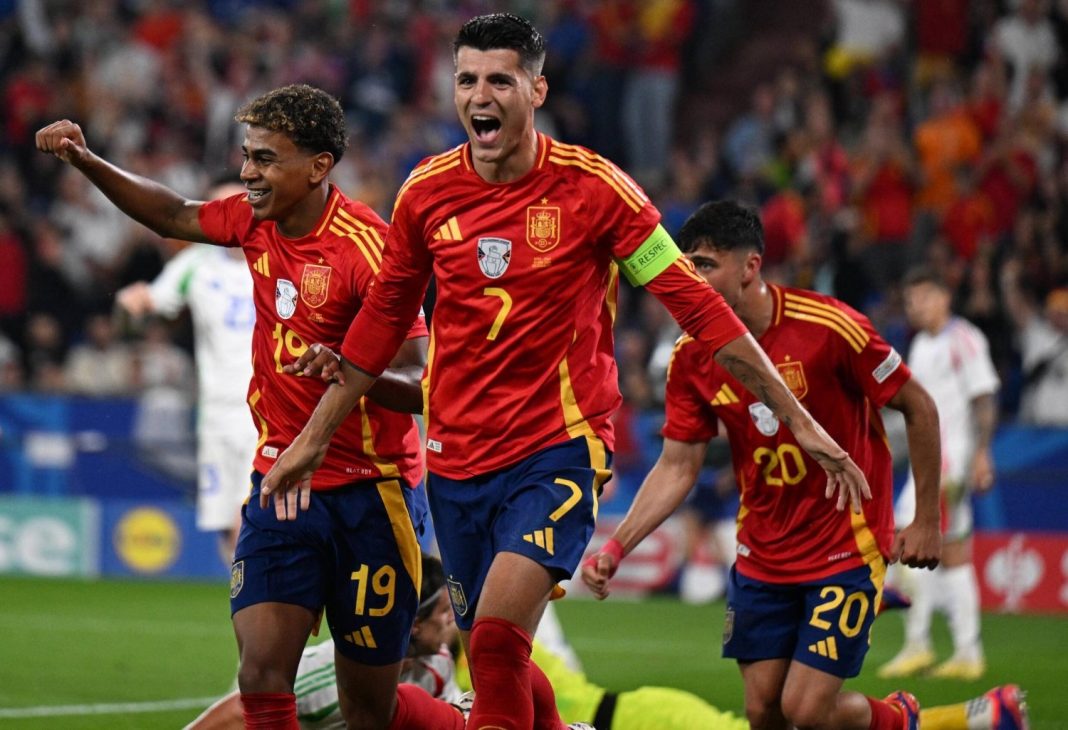 Jugadores de España celebrando