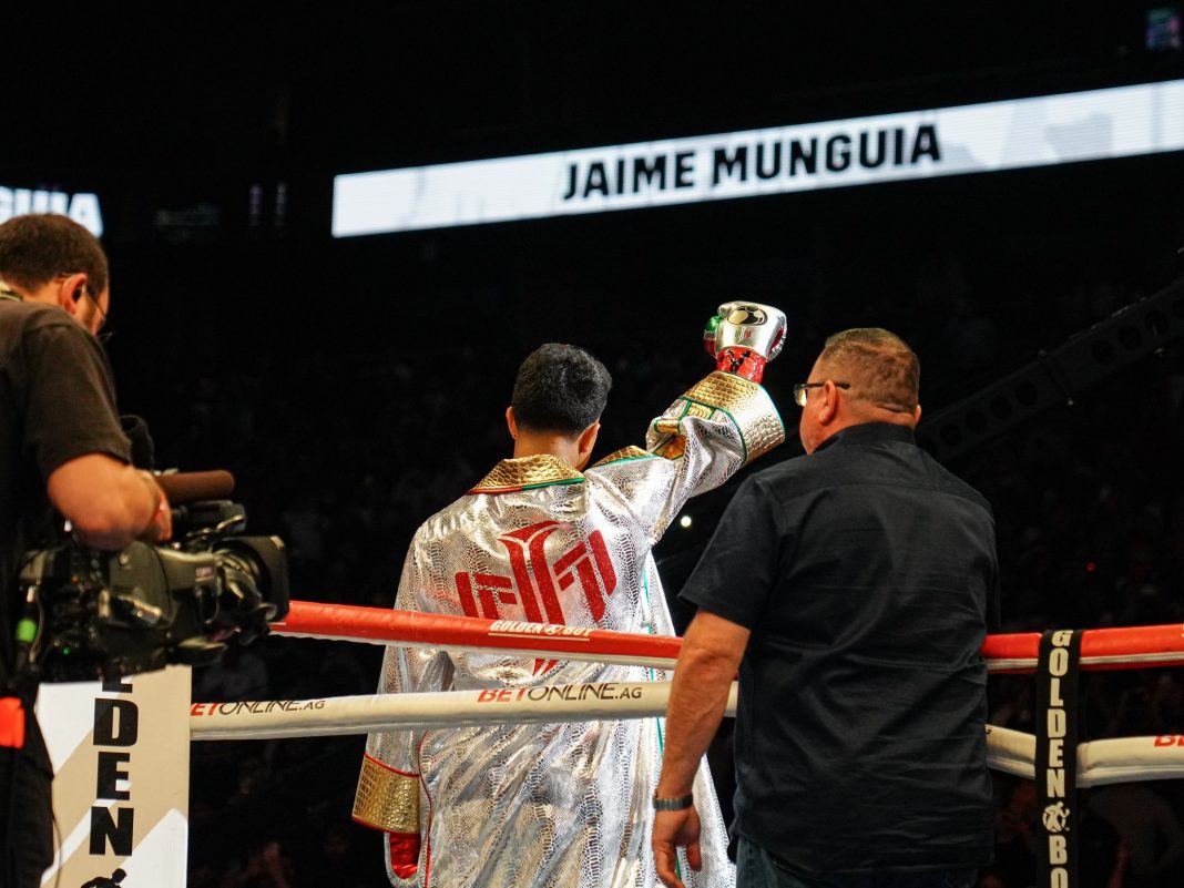 jaime munguia en el ring